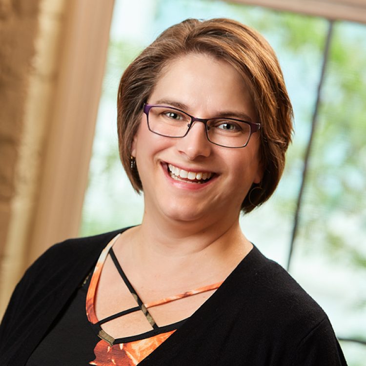 Kelli Glomski Bio